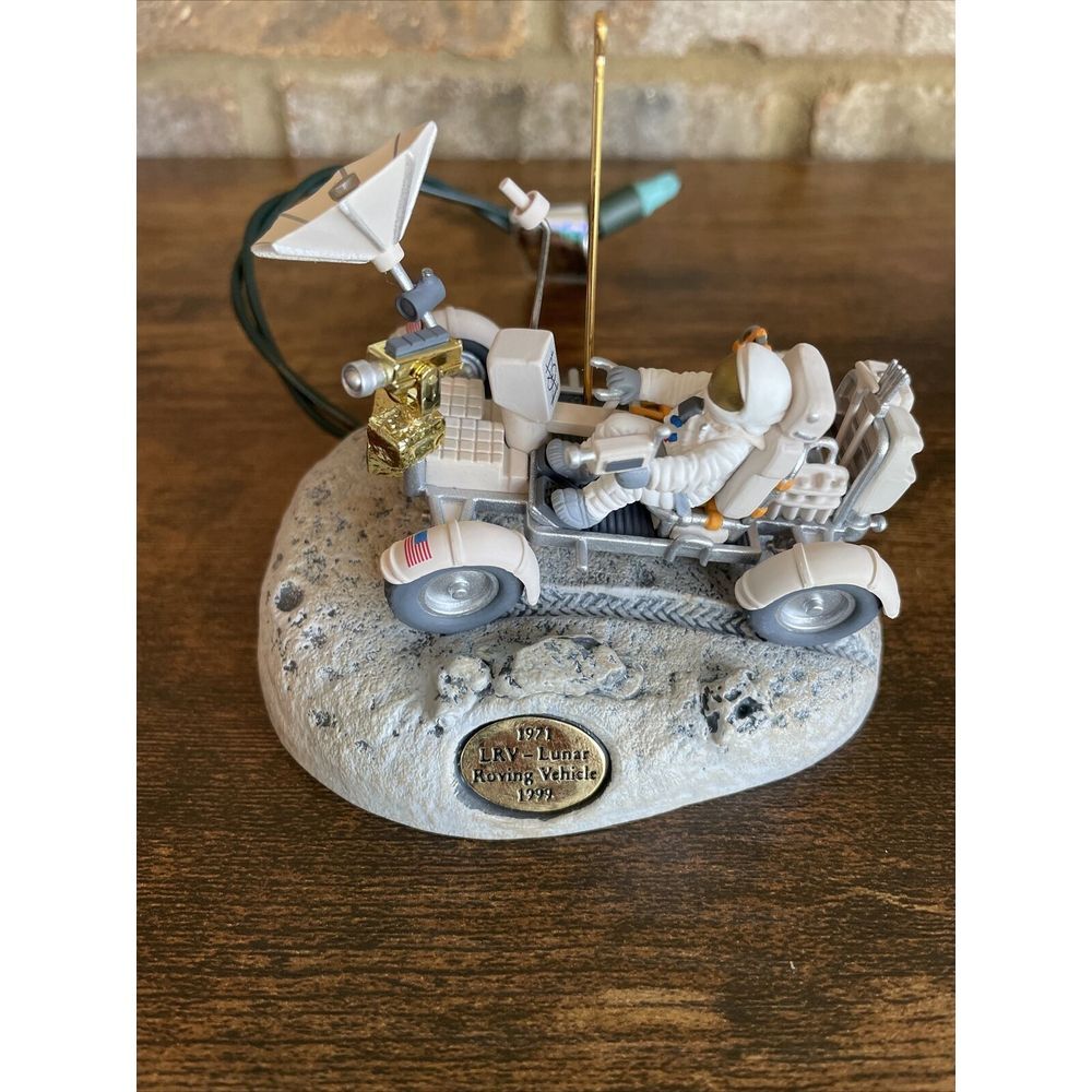 HALLMARK KEEPSAKE ORNAMENT LUNAR ROVER SPACE‎ MOON FLICKERING LIGHT NIB 1999 - Picture 2 of 16